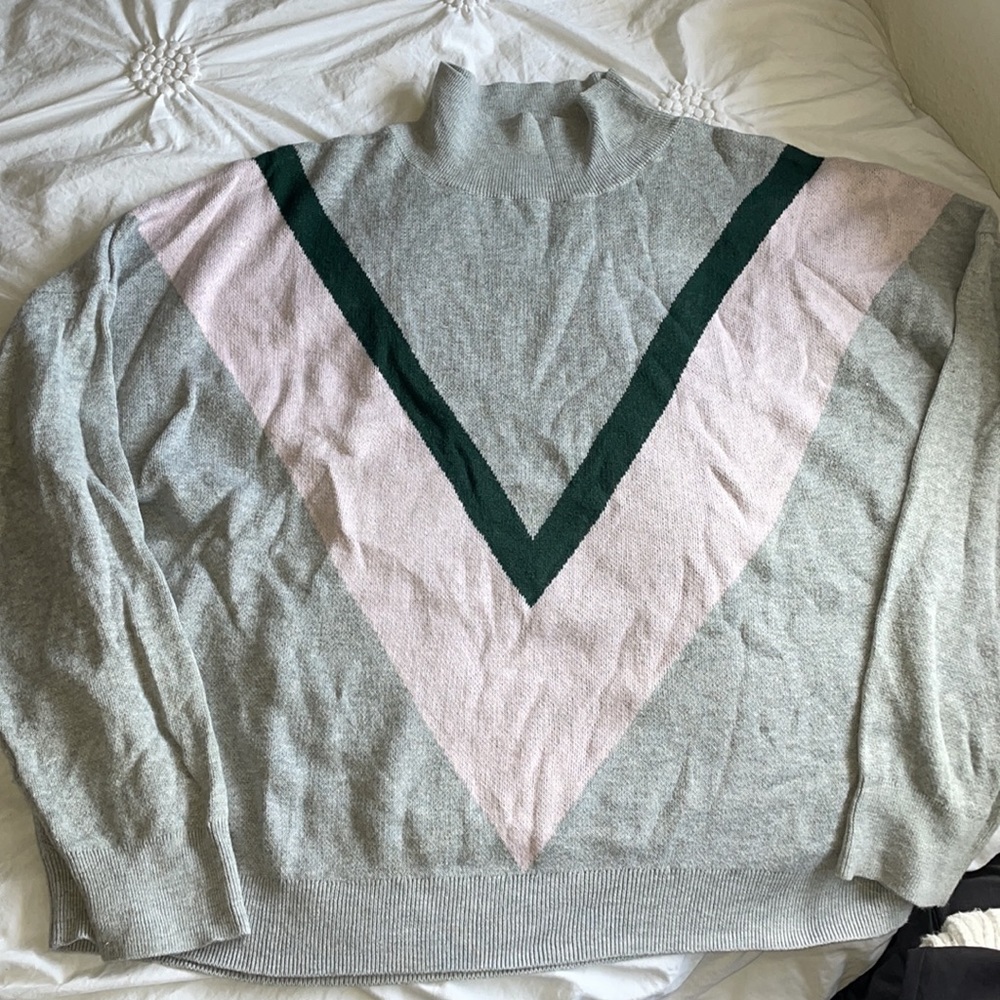 Cozy Old Navy turtleneck sweater with beautiful pattern